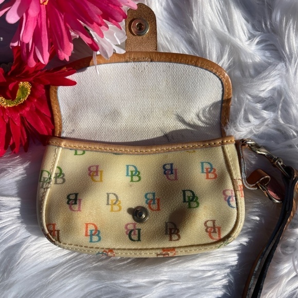 Vintage Dooney & Bourke Coated Canvas/Leather Logo Wristlet - Picture 5 of 7